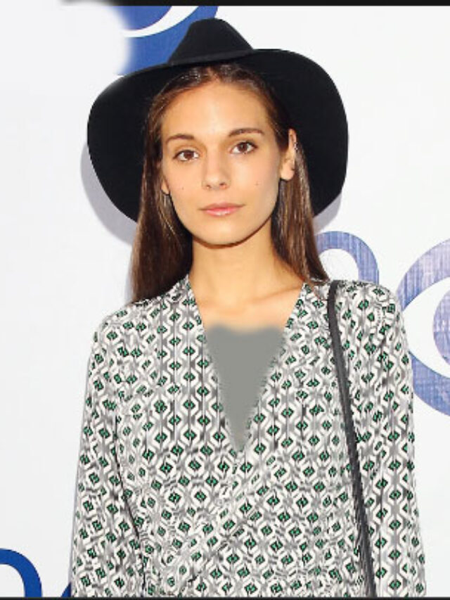 Caitlin Stasey Biography, Wiki, Age, Husband, Parents, Career, Height, Net Worth