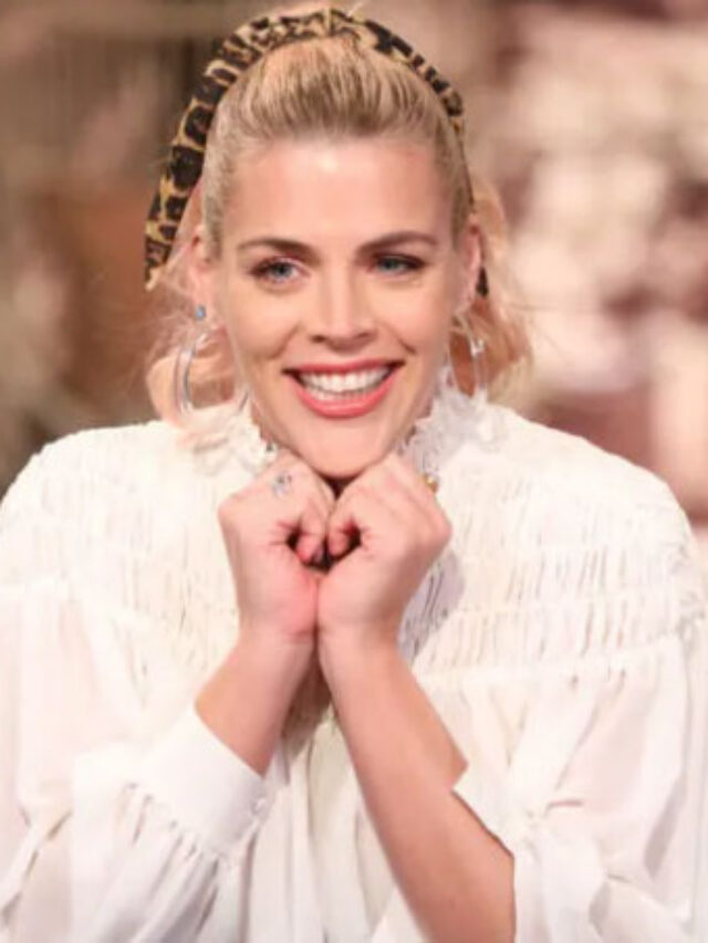 Busy Philipps Biography, Wiki, Age, Husband, Sibling, Parents, Career, Height, Net Worth